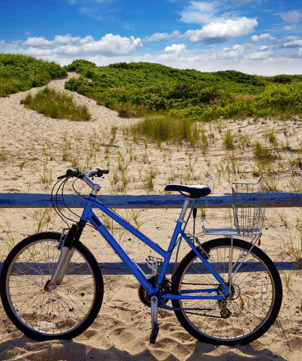 bike 600x724 Photo of bicycle on sand
